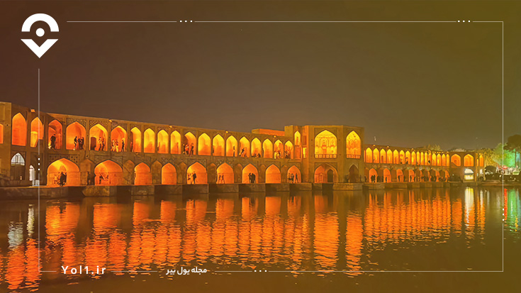 پل خواجو اصفهان در شب