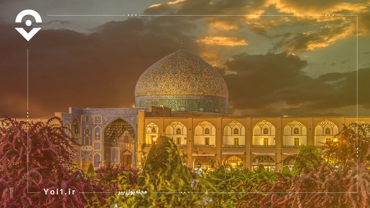 بازی نور و آب در جاهای دیدنی اصفهان در شب