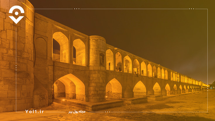 سی‌ و سه پل اصفهان در شب